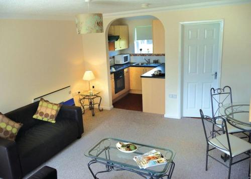 A kitchen or kitchenette at Waterside Park 
