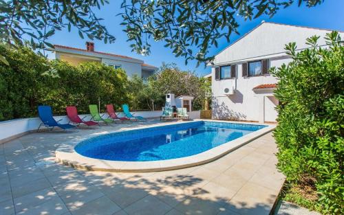 Apartment Zeljko- mit Pool, 200m vom Meer