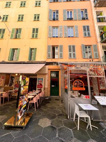Peaceful Flat w WiFi Very Close to Pl Massena Refurbished