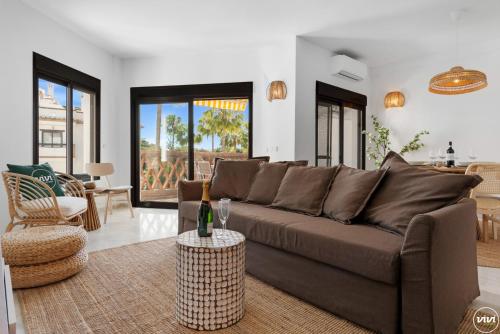 Et sittehjørne på ViVi Homes - Robina - Pool - Terrace - close to beach