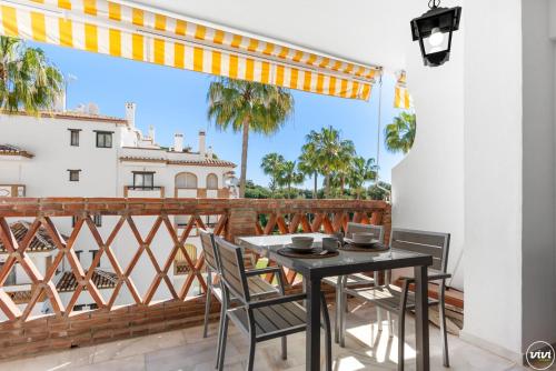 En balkong eller terrasse på ViVi Homes - Robina - Pool - Terrace - close to beach