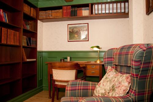 a room with a desk and a chair and a desk with a computer at Garvaregården Hotel , B&B och Café in Askersund