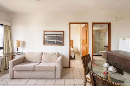 a living room with a couch and a table at Flat Metropoles Ilha do Leite by Easy Home in Recife