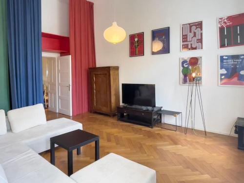 Lotus - Designer apt in city center