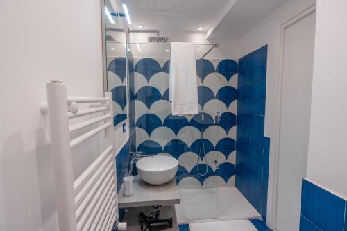 Ένα μπάνιο στο Elite Luxury Suites