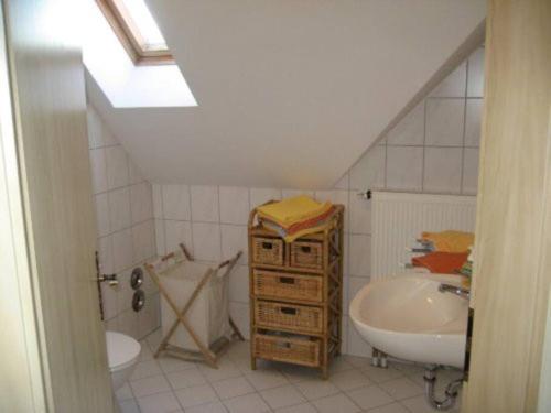 a bathroom with a sink and a toilet and a sink at Feriendörfle Fritz - Ferienwohnung in Ettenbeuren