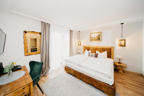 Katil atau katil-katil dalam bilik di Schwarzwald-Hotel Kraeutle