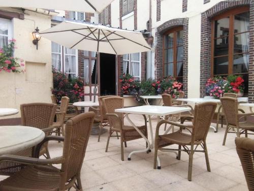 Φωτογραφία από το άλμπουμ του Hôtel Restaurant De L'Est σε Saint-Florentin