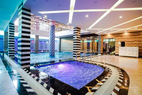 A piscina localizada em Hotel Allishan ou nos arredores