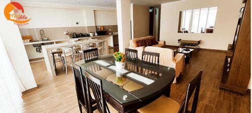 A restaurant or other place to eat at NatAle Residencial - Departamento Primer Piso con cochera