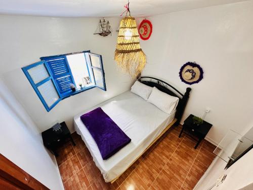Azoul Surf Hostel Taghazout tesisinde bir odada yatak veya yataklar
