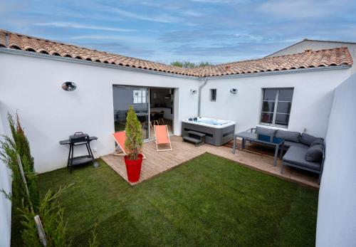 Villa avec Jacuzzi et Clim à Marsilly