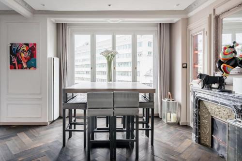 Luxury 100m² Apartment 2BR – Champs-Élysées
