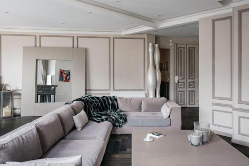 Luxury 100m² Apartment 2BR – Champs-Élysées