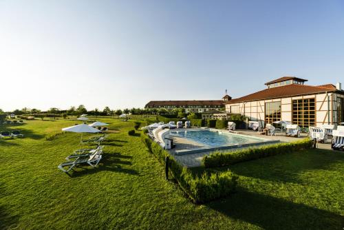 an overhead view of a resort with a swimming pool at ROBINSON Fleesensee in Göhren-Lebbin