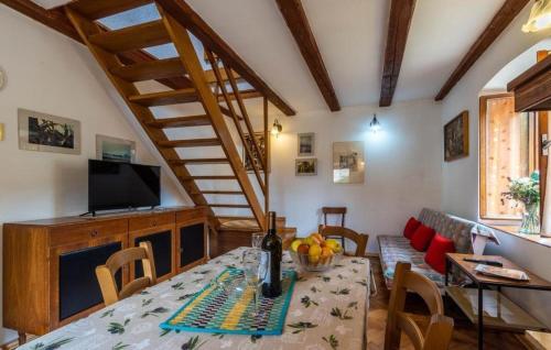 a living room with a dining room table with a television at Ferienhaus für 6 Personen ca 80 qm in Šišan, Istrien Südküste von Istrien in Šišan