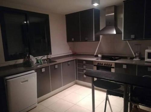 Dapur atau dapur kecil di Casa en Sant Jordi