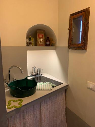 a kitchen counter with a sink in a room at CasaCau in Rome