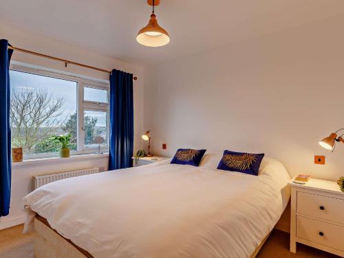 Postel nebo postele na pokoji v ubytování 3 Bed in Portreath 87649