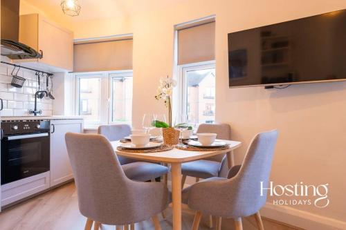 Kuchyň nebo kuchyňský kout v ubytování Super Central Apartment Close To River & Station