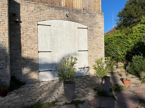 Charmant T2 calme , climatisé et piscine privée photo 11