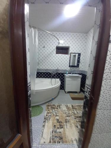 Ένα μπάνιο στο Uyut Hotel
