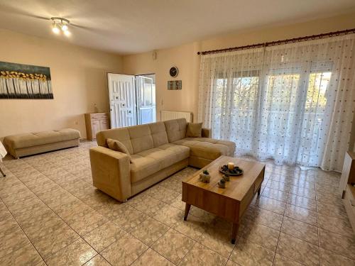 Afbeelding uit fotogalerij van Elena’s apartment in Néa Péramos