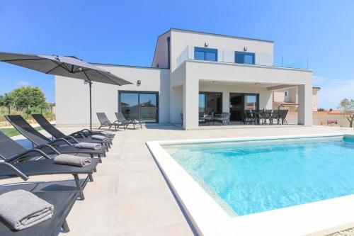 Ferienhaus mit Privatpool für 8 Personen ca 180 qm in Loborika, Istrien Südküste von Istrien