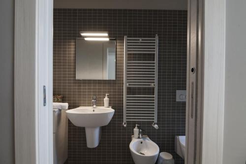 a bathroom with a sink and a mirror at Oceano Rooms in Termoli