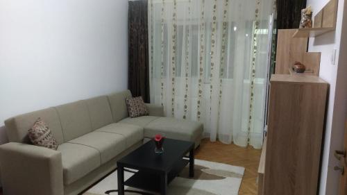 Ruang duduk di MMT SweetHome 1