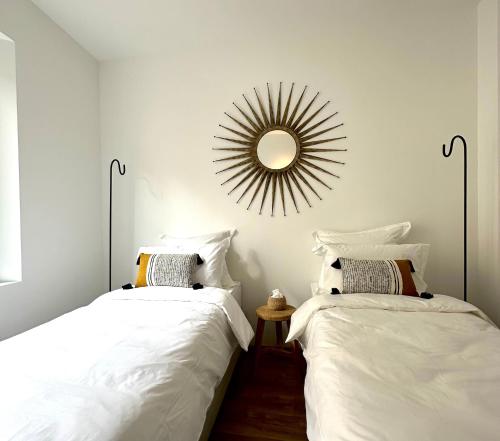 Säng eller sängar i ett rum på l'Alceste