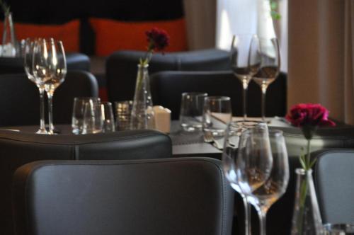 a table with wine glasses on top of it at Hotell Kungsbacken in Katrineholm