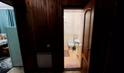 Коттеджный городок Вита -литовская, Голосеевский район, Динамо, Конча-Заспаにあるバスルーム