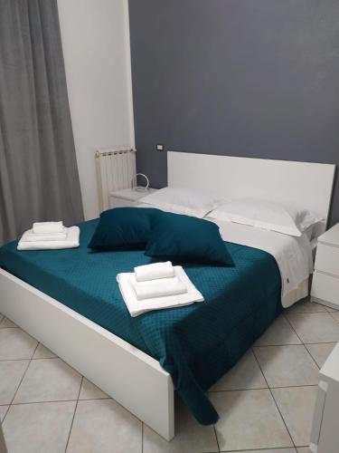 Кровать или кровати в номере La Perla del Mare - 9 minutes from FCO Airport - Free WiFi e Netflix