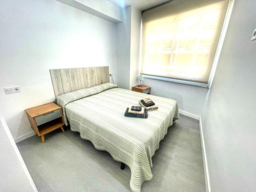 En eller flere senger på et rom på Apartamento en el puerto de Benidorm