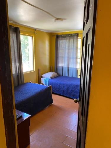 Postel nebo postele na pokoji v ubytování Hostal Radal Molina