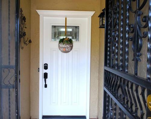 サラソタにあるHidden Gem Home in Sarasota, UTC Mall, Nathan Benderson Park, Siesta Key Beachのギャラリーの写真