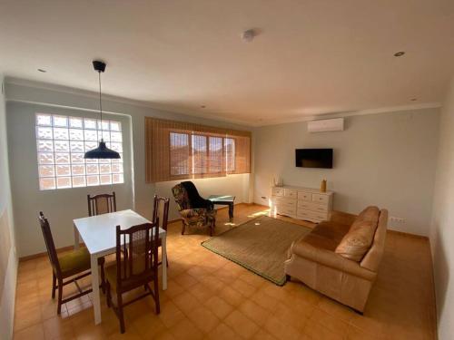 a living room with a couch and a table at Apartamento ideal para familias in Móra la Nova