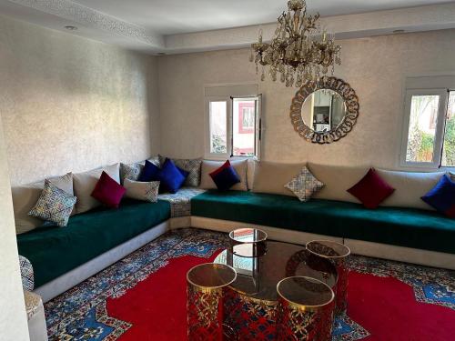 O zonă de relaxare la Riad Jad - Sweet Duplex Appartement