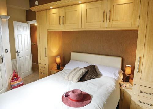 A bed or beds in a room at South Lakeland Leisure Village 