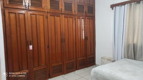 a bedroom with wooden cabinets and a bed at LA CASA DE DON MATILDE in San Pedro Sula