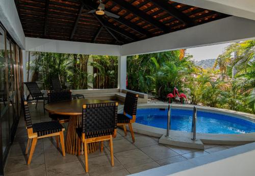 The swimming pool at or close to Villa Escondinte de Playa