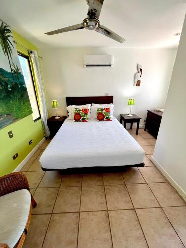 a bedroom with a bed and a ceiling fan at LoneStar Tico in Sardinal