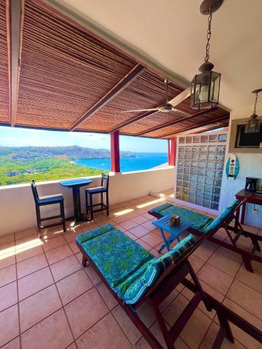 a living room with a table and a view of the ocean at LoneStar Tico in Sardinal