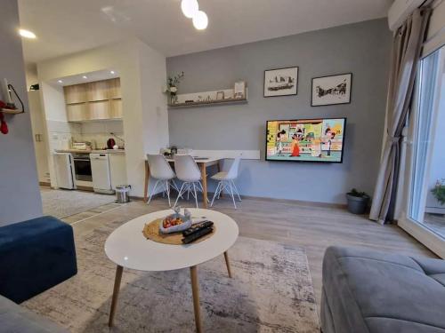 a living room with a couch and a table at Studio apartmani Milović in Trebinje