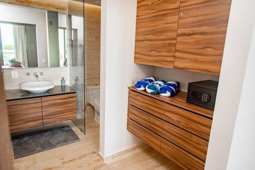 a bathroom with a sink and a mirror at 2BED 3BATH 2 blks 5th beach shop in Playa del Carmen