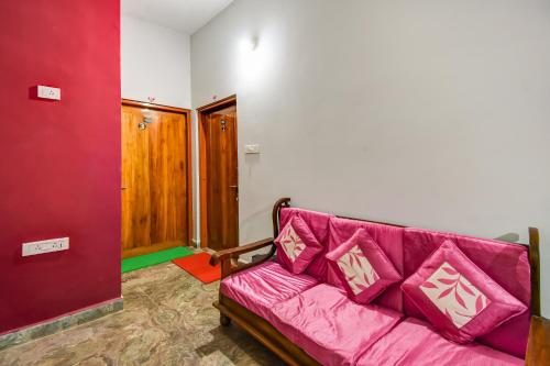 a living room with a pink couch in a room at OYO Hotel Moonlight Premium in Bhubaneshwar