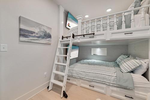 Postel nebo postele na pokoji v ubytování Sea Glass 416