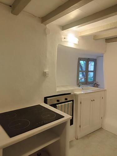 Dapur atau dapur kecil di TRADITIONAL STUDIO Chora Patmos