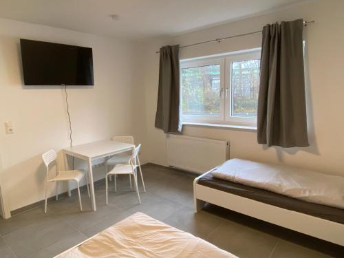 מיטה או מיטות בחדר ב-OWL Comfort Homes - Monteurwohnung/ Handwerkerunterkunft